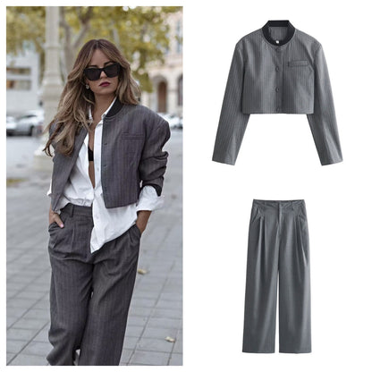 Ensemble veste courte ample et pantalon taille haute